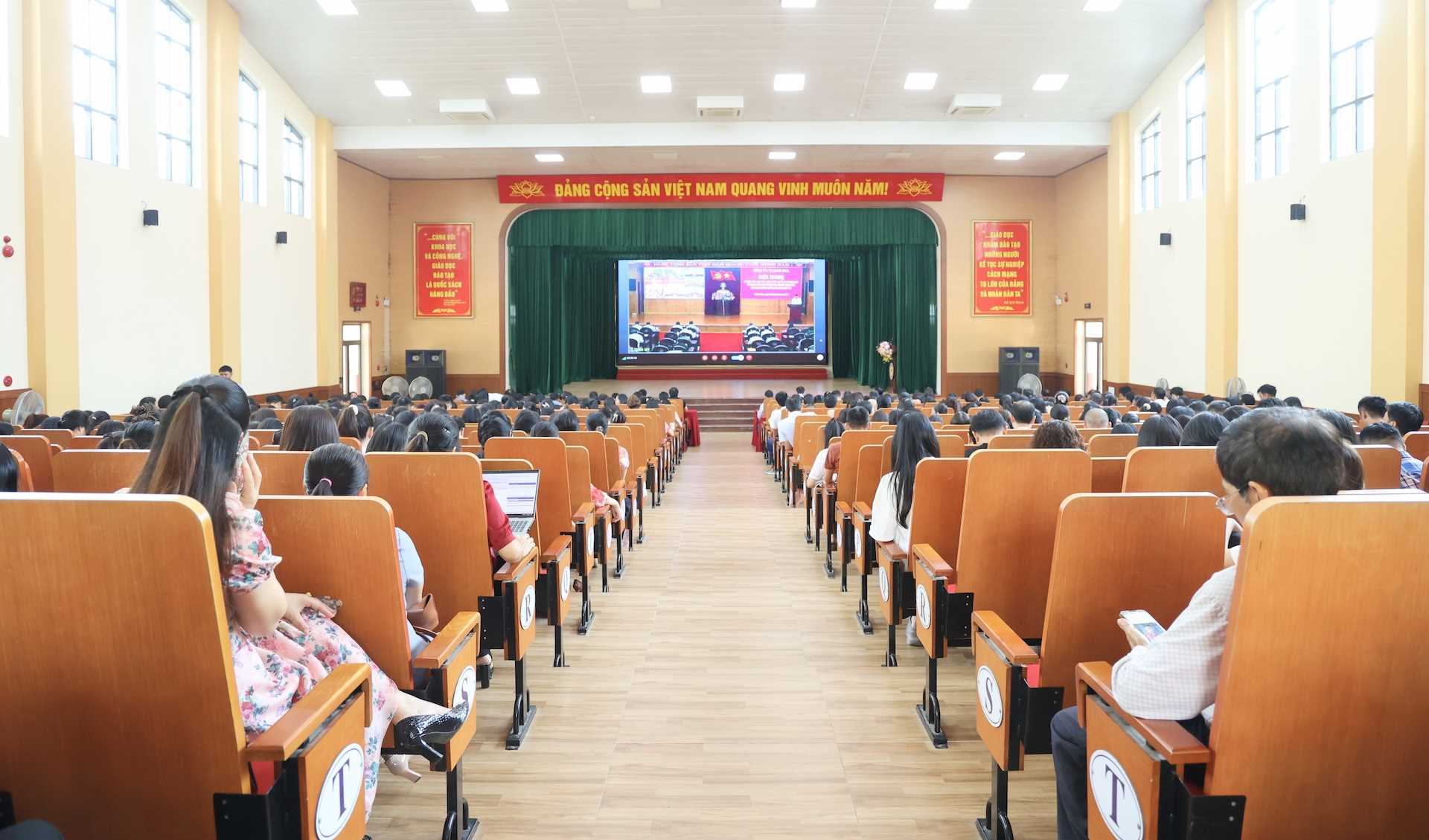 Trường Đại học Hồng Đức tham dự Hội nghị nghiên cứu, học tập, quán triệt, triển khai thực hiện một số nghị quyết, chỉ thị của Bộ Chính trị